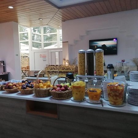 נפטון Hotel Dacia מראה חיצוני תמונה